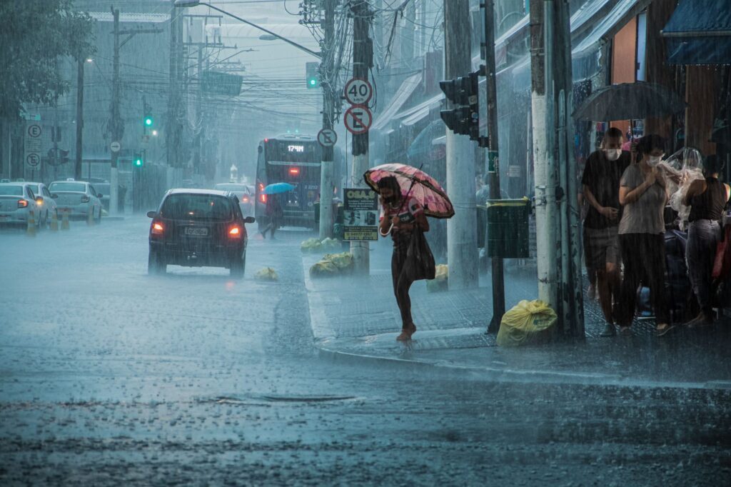台風18号・20号が同時接近中!沖縄や本州への影響と進路予想