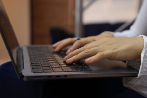 なぜ今「タイピング」が話題に?英検教材と新型キーボードに注目