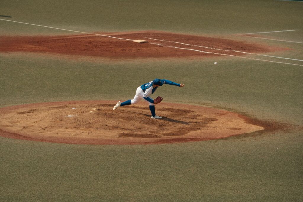 プロ野球で注目される「ブルペン」とは？巨人・小笠原投手の完封で救援陣を救った一戦