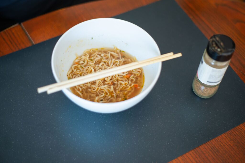 モグライダーともしげ『水ダウ』のカット行動とは？ラーメンマラソンが物議を醸す理由